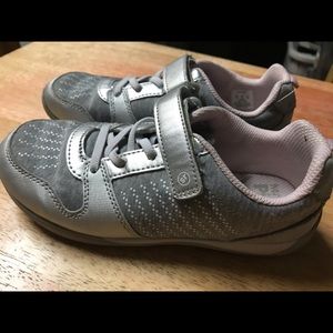 Striderite Girl Silver casual sneakers